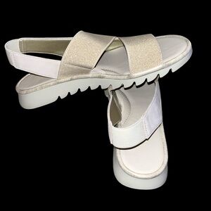 NIB THE FLEXX Women's New Wave Nubuck Off White Tan Sling Back Sandals 8M